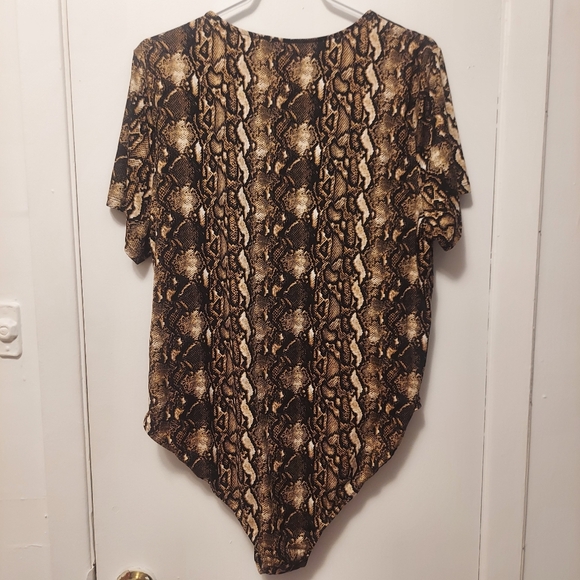 💥3/$25💥 NWT George Snake Print Bodysuit Short Sleeve V-Neck plus size 2x - Picture 3 of 6
